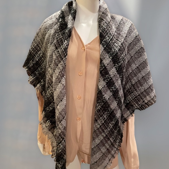 NYC ~ black & gray checkered scarf "Baby its Cold Outside" ~ Multi Ways Wear - Picture 4 of 5